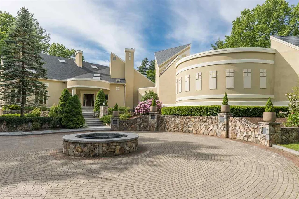 34 Raeder Drive Stratham NH 03885