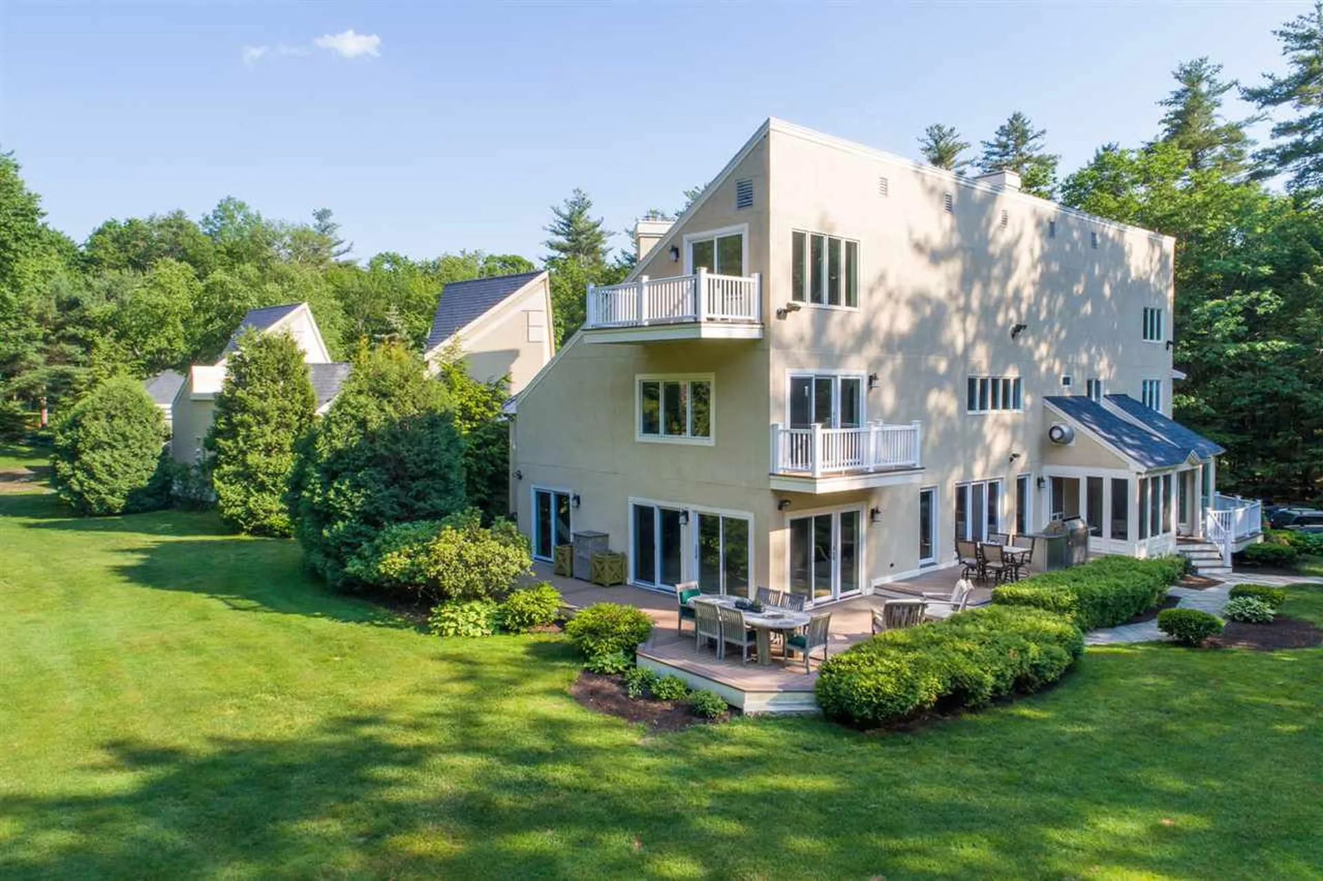 34 Raeder Drive Stratham NH 03885
