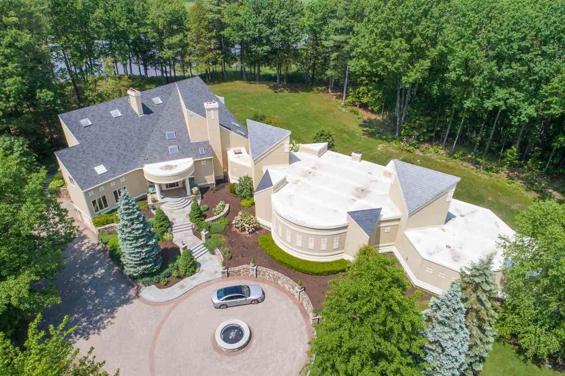 34 Raeder Drive Stratham NH 03885
