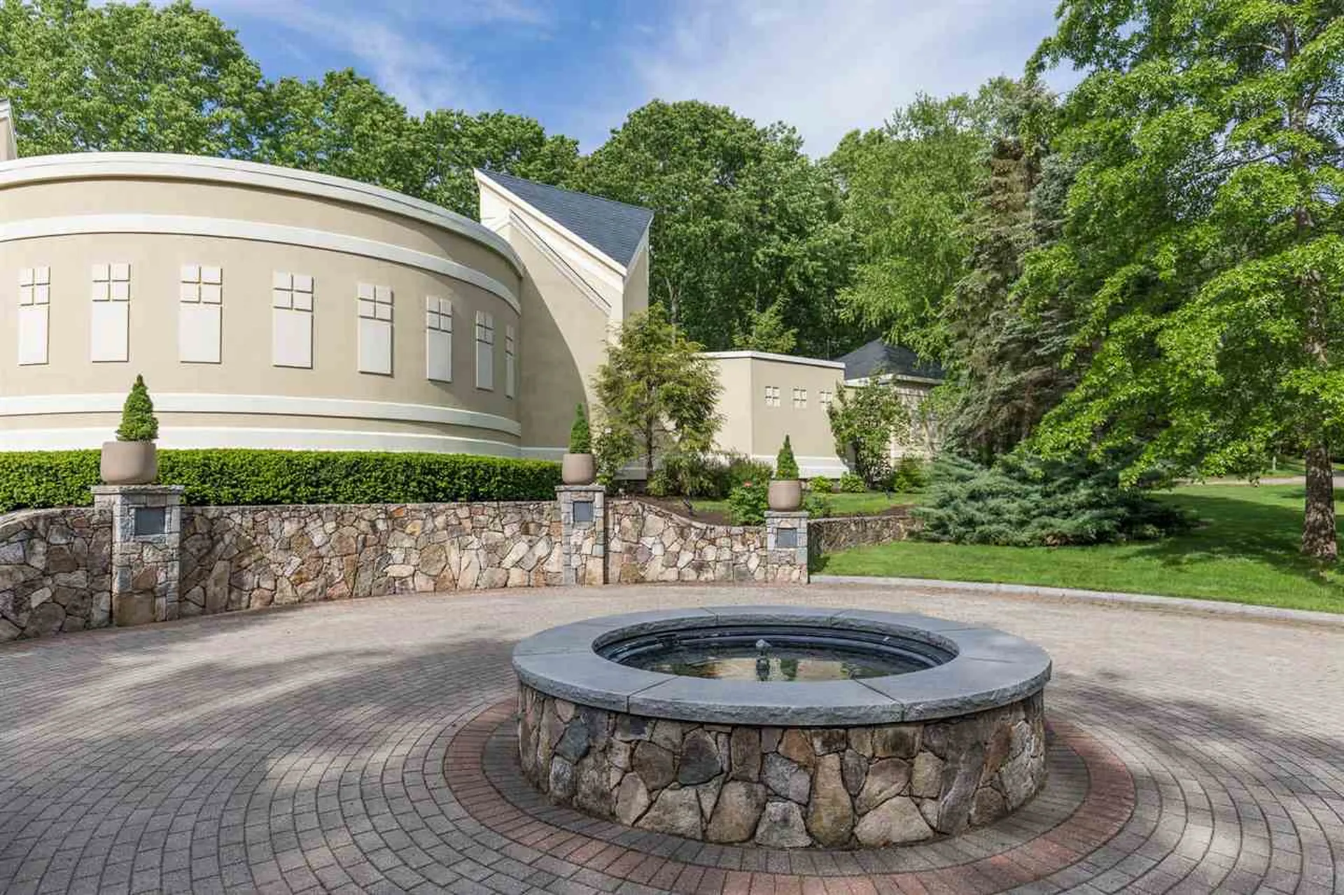 34 Raeder Drive Stratham NH 03885