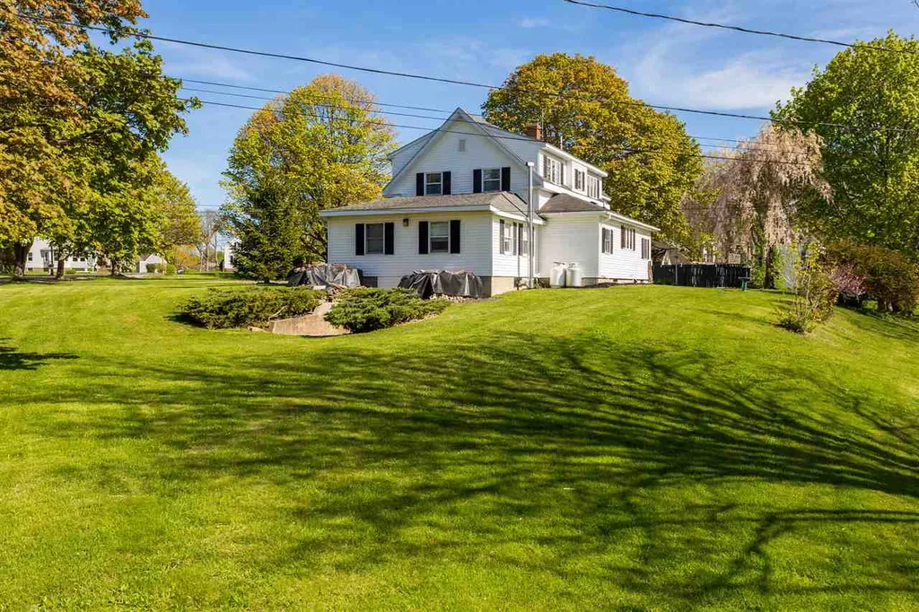 207 Pleasant Street Eliot ME 03903