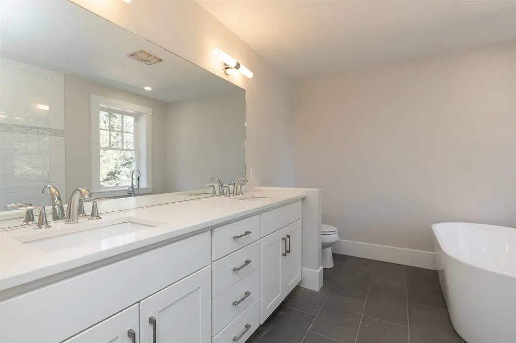 142 Mill Pond Way Portsmouth NH 03801