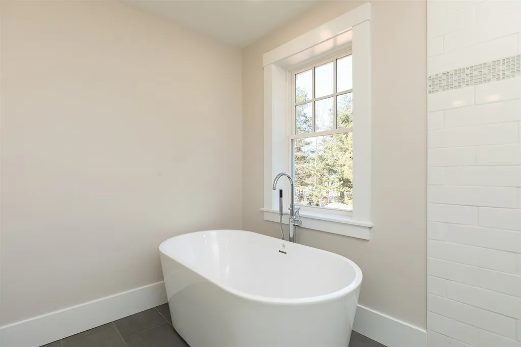 142 Mill Pond Way Portsmouth NH 03801