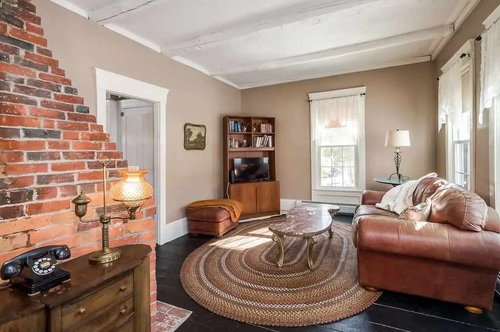 109 Langs Lane Newmarket NH 03857