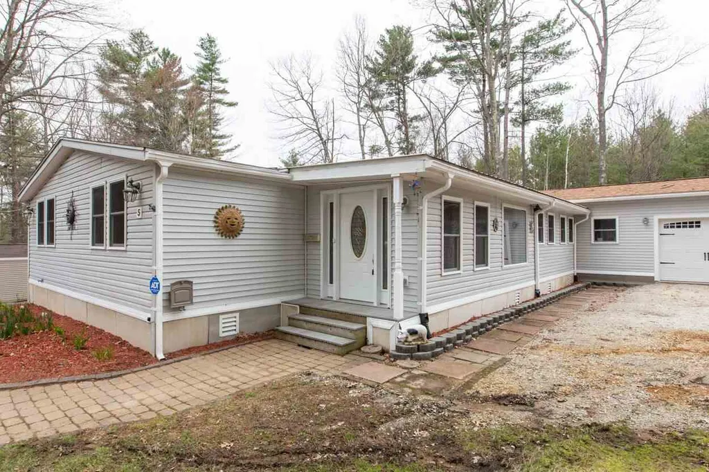 5 Neil Drive Allenstown NH 03275