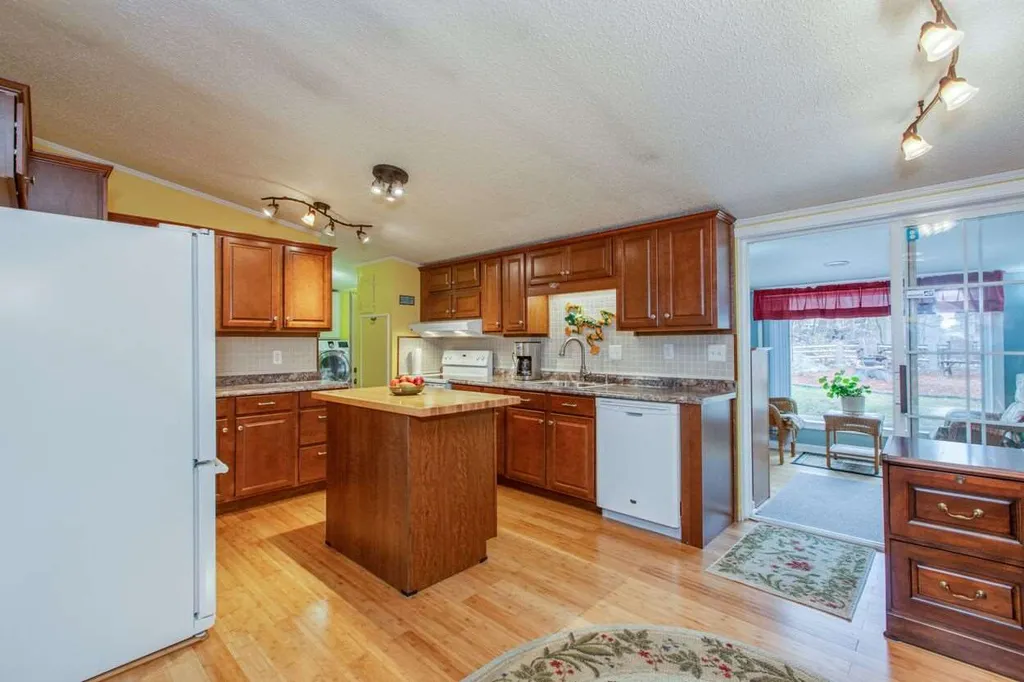 5 Neil Drive Allenstown NH 03275