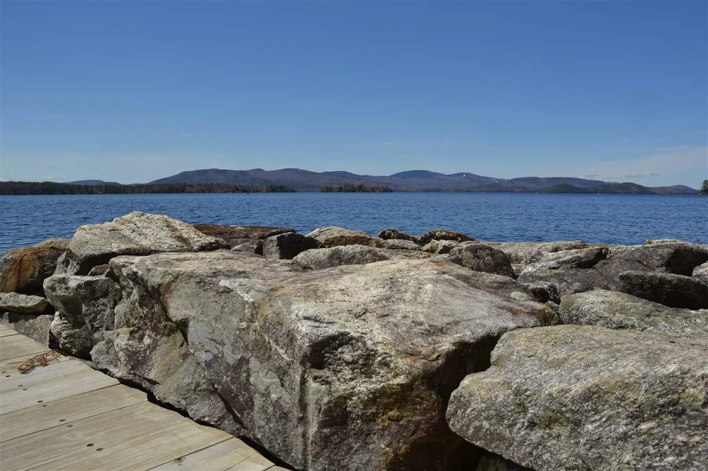 23 Greenleaf Drive Wolfeboro NH 03894