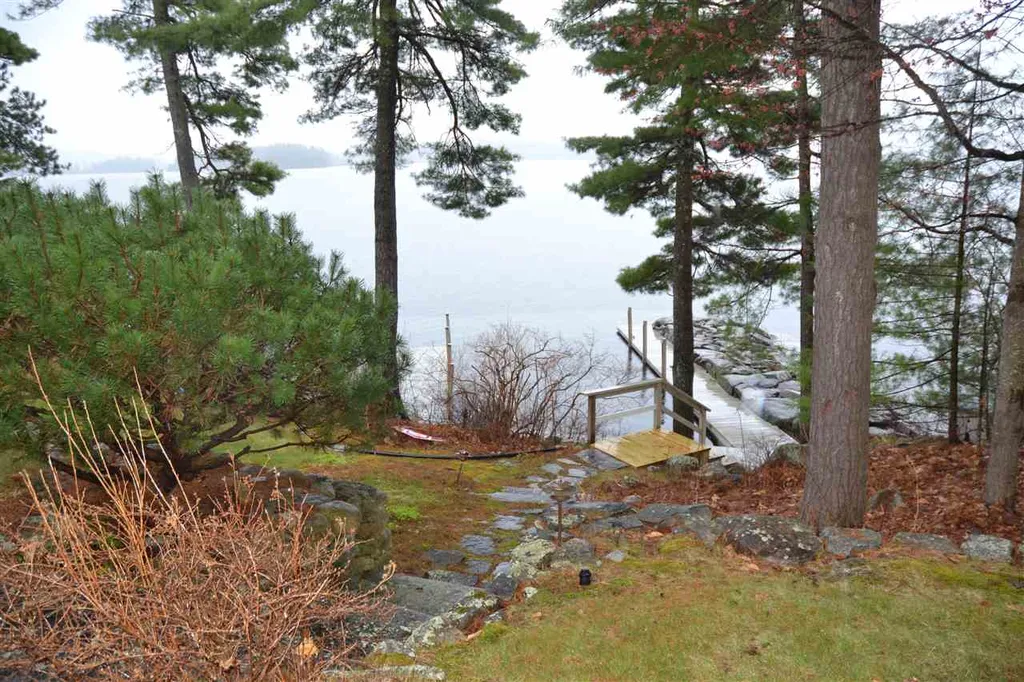 23 Greenleaf Drive Wolfeboro NH 03894