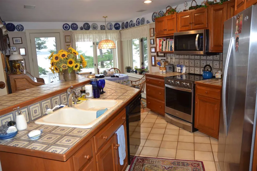 23 Greenleaf Drive Wolfeboro NH 03894