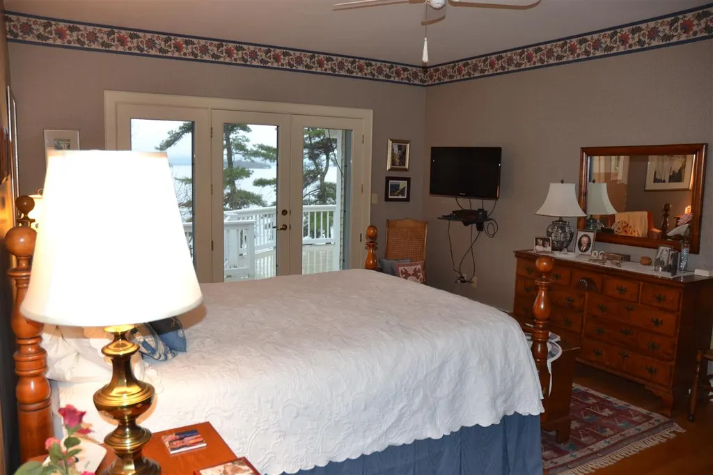 23 Greenleaf Drive Wolfeboro NH 03894