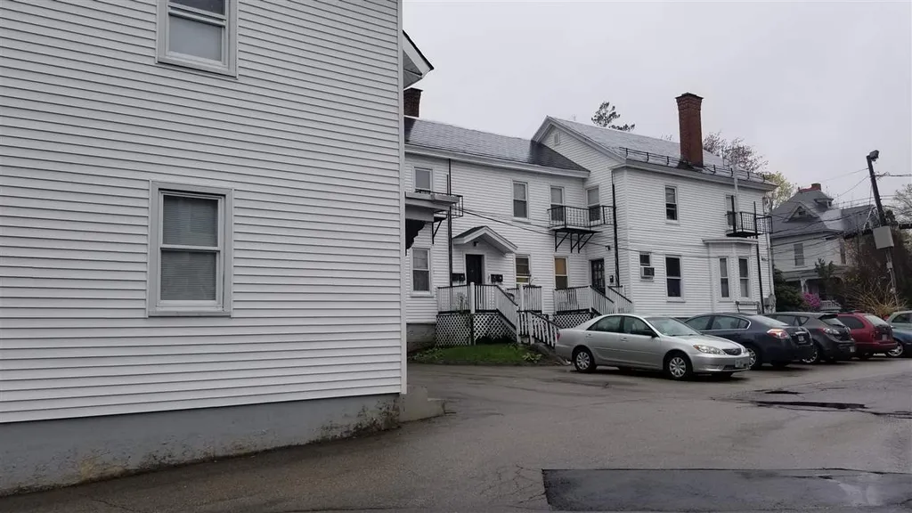 6 Auburn Street Nashua NH 03064