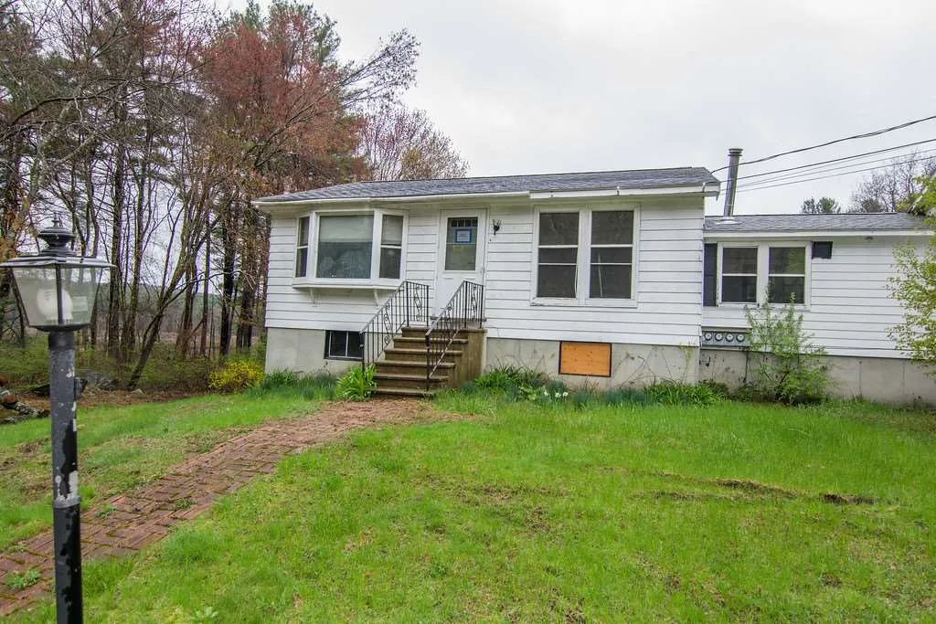 30R Gowing Road Hudson NH 03051