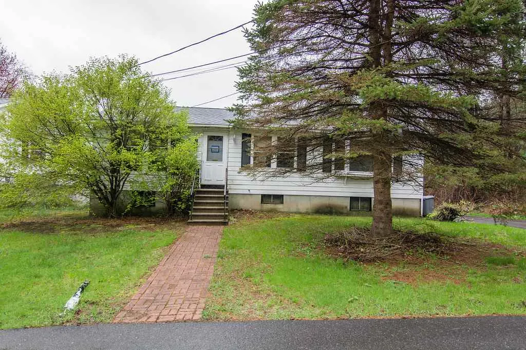 30R Gowing Road Hudson NH 03051
