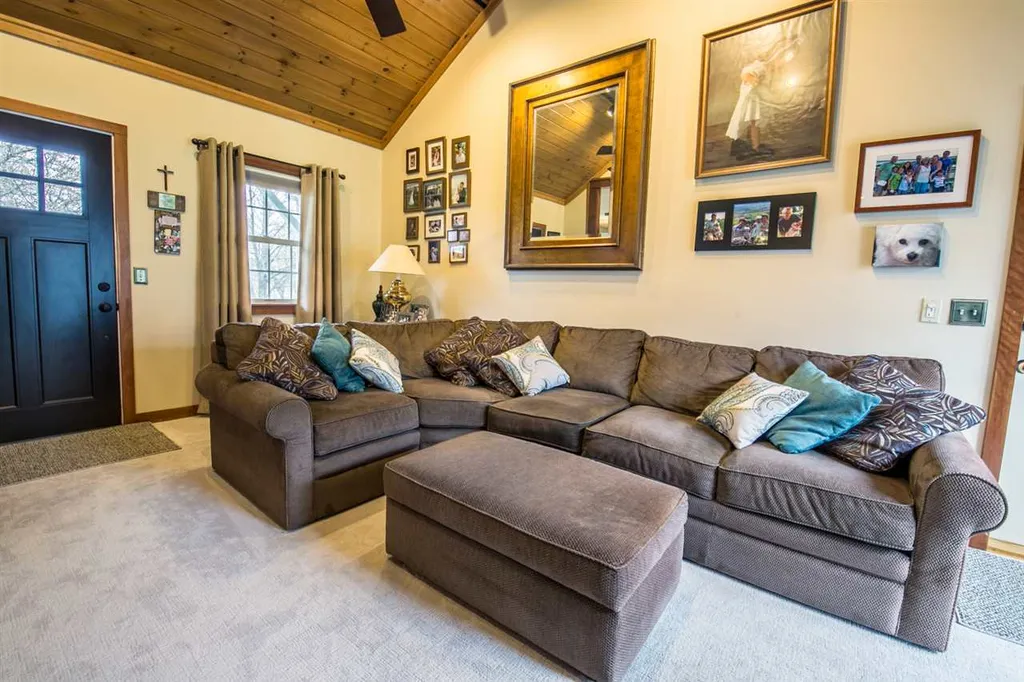 27 Bobolink Circle Essex VT 05452