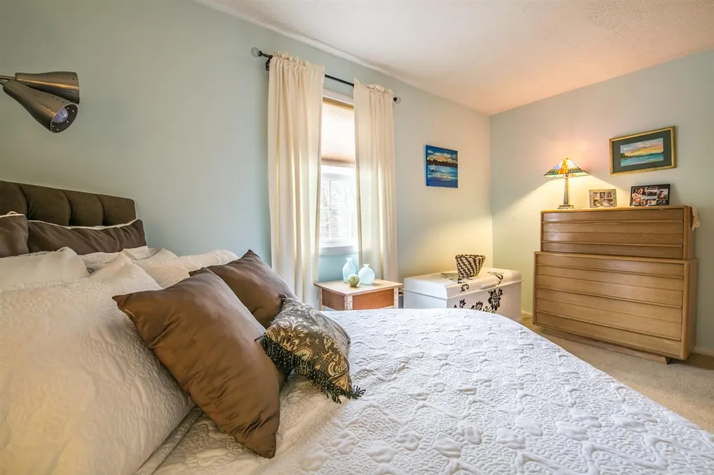 27 Bobolink Circle Essex VT 05452