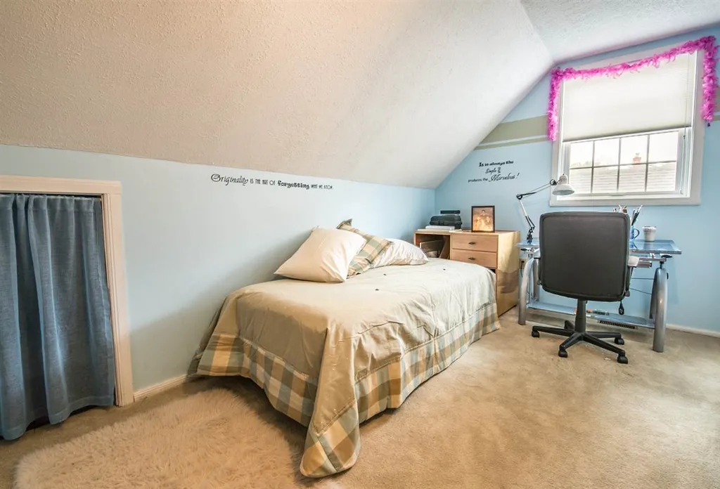 27 Bobolink Circle Essex VT 05452