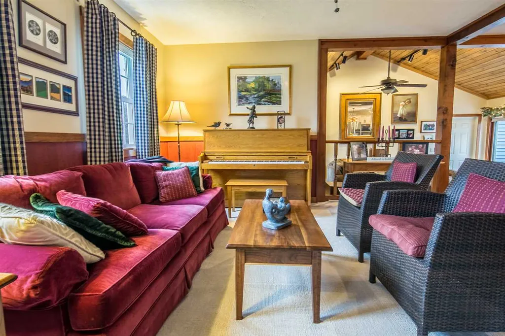 27 Bobolink Circle Essex VT 05452