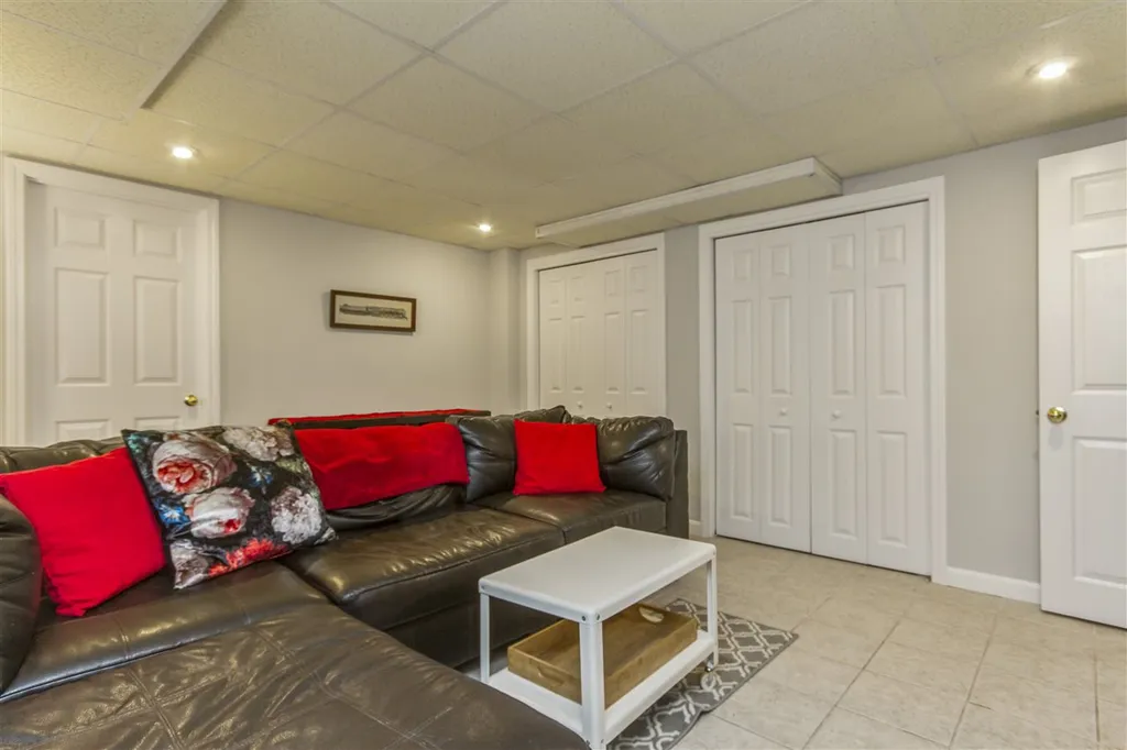 18 Eastgate Road Derry NH 03038