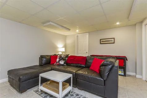 18 Eastgate Road Derry NH 03038