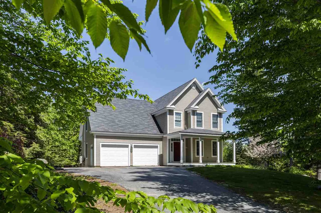 20 Deerwood Drive Wilmot NH 03287