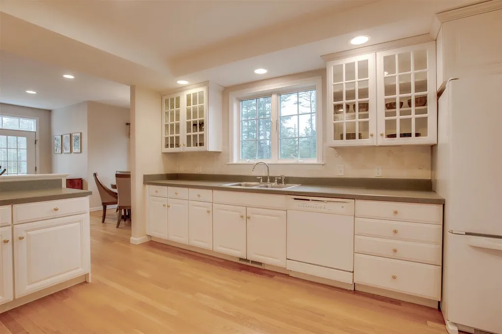 20 Deerwood Drive Wilmot NH 03287