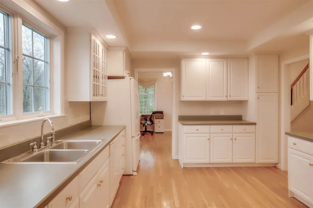 20 Deerwood Drive Wilmot NH 03287