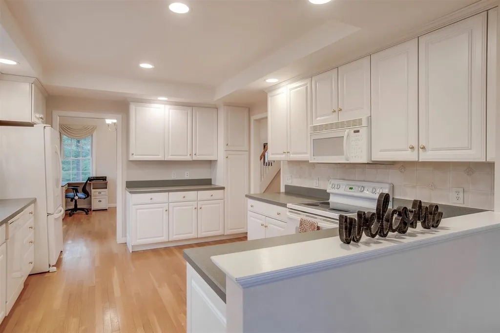 20 Deerwood Drive Wilmot NH 03287