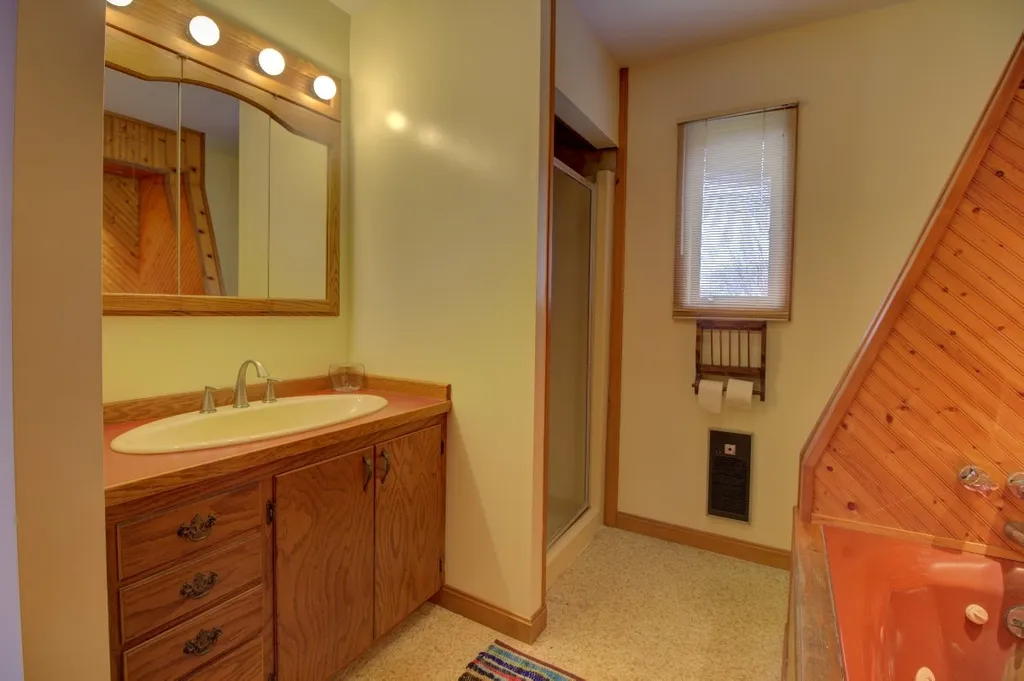 197 North Point Road Isle La Motte VT 05463