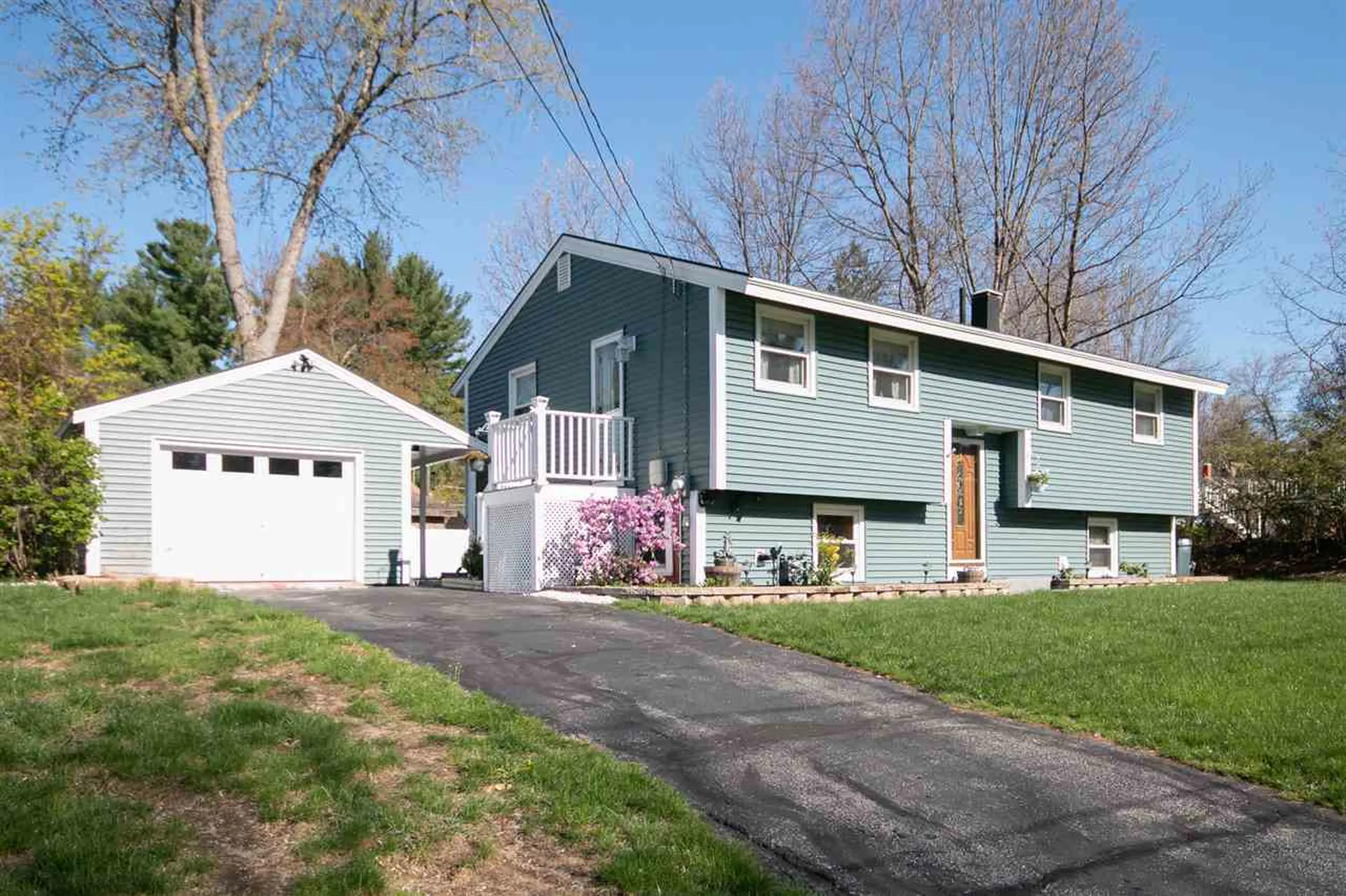 22 Millbrook Drive Nashua NH 03062