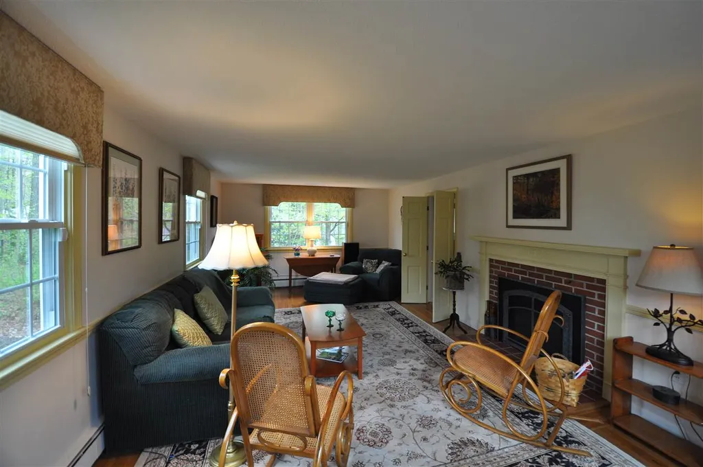 54 Dunbarton Drive Nashua NH 03063