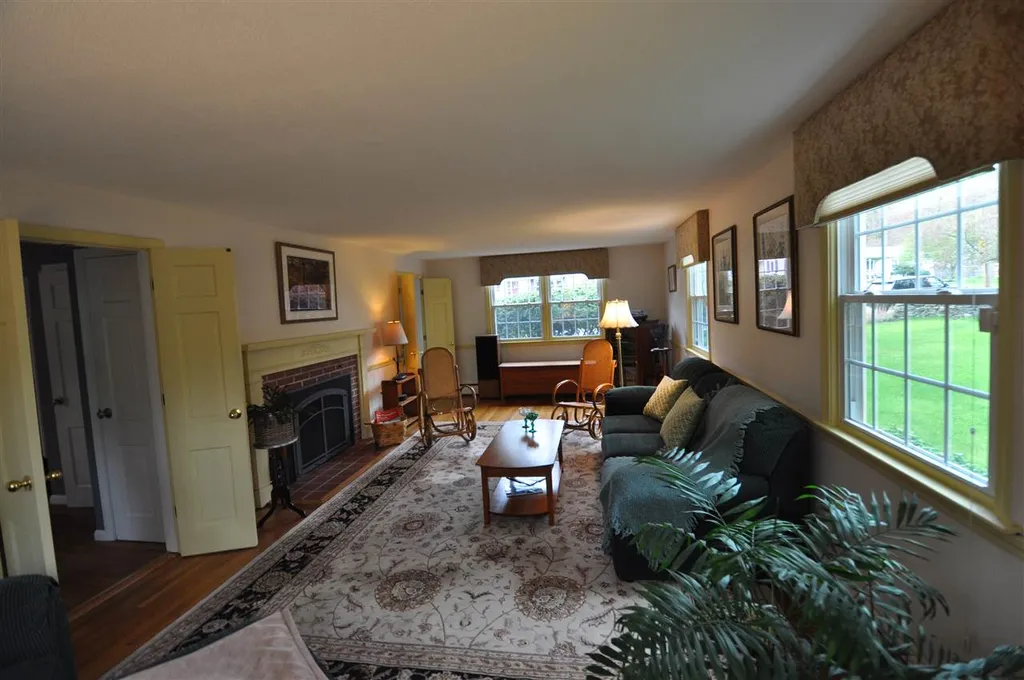 54 Dunbarton Drive Nashua NH 03063