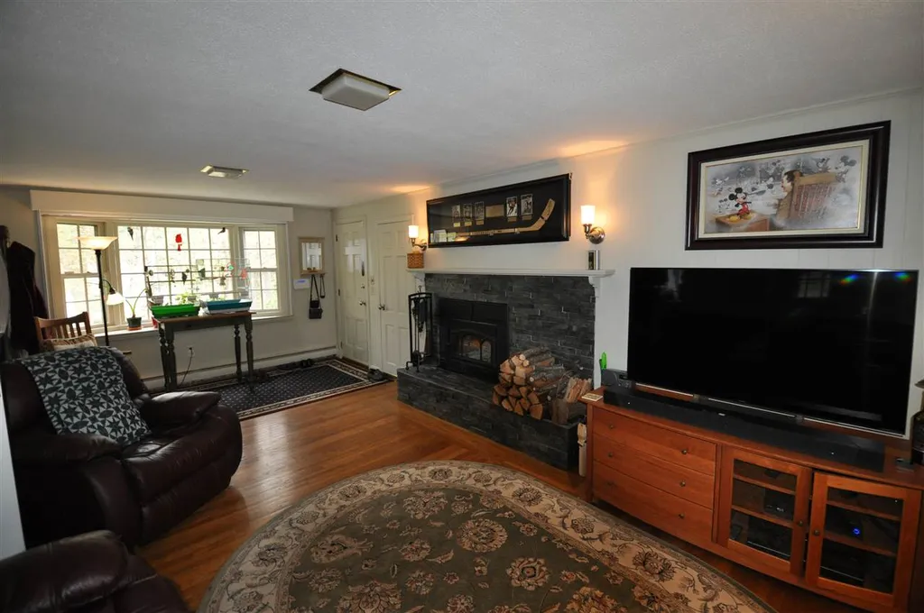 54 Dunbarton Drive Nashua NH 03063