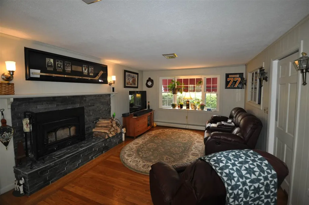 54 Dunbarton Drive Nashua NH 03063