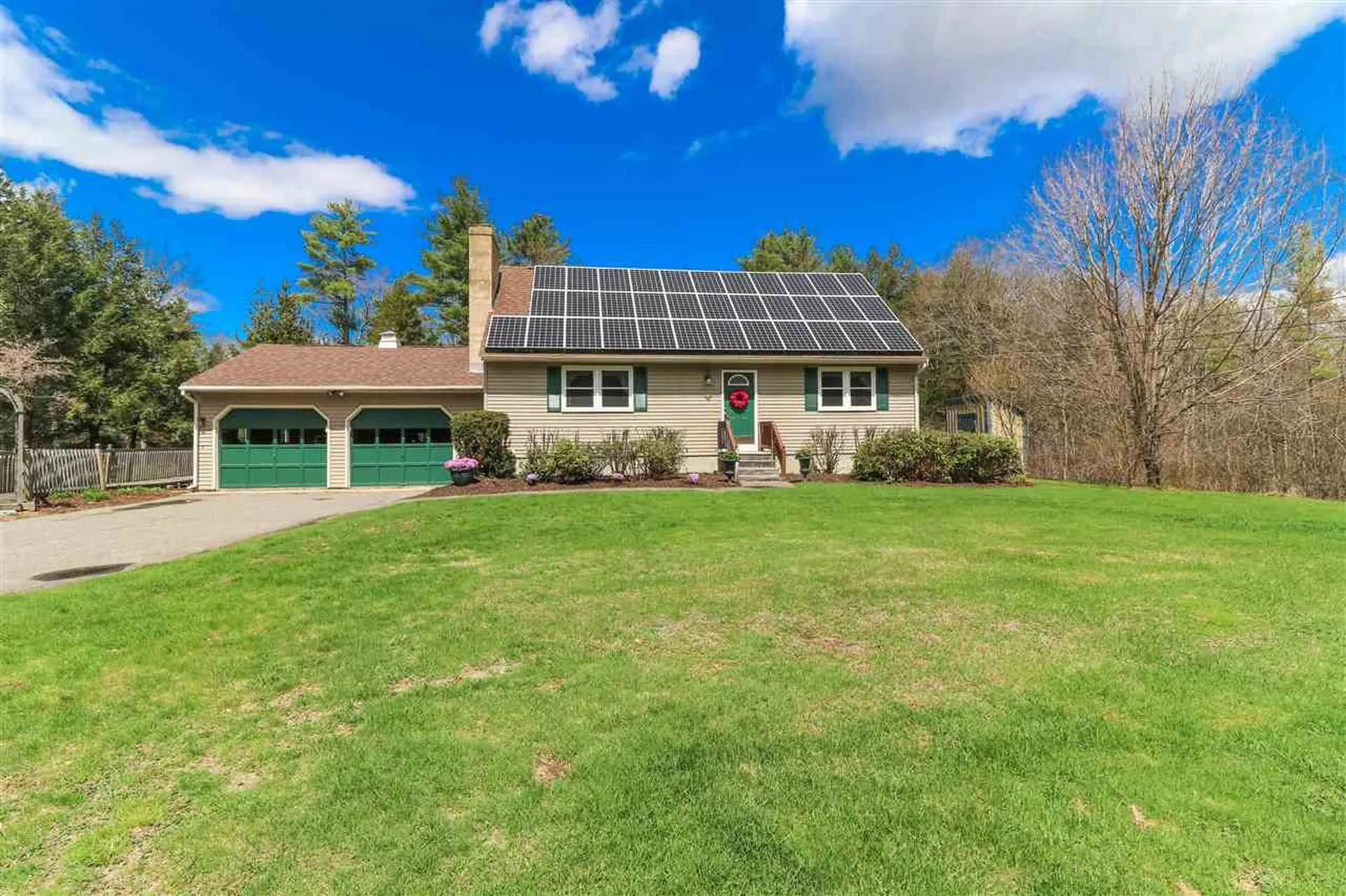 44 Osgood Road Kensington NH 03833-5614