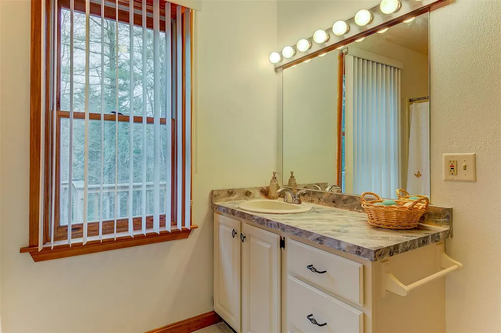 55 Whipple Brook Crossing Lisbon NH 03585