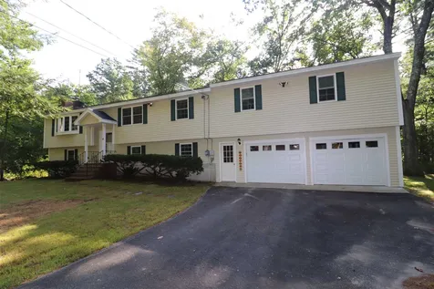 8 Pleasant Drive Londonderry NH 03053