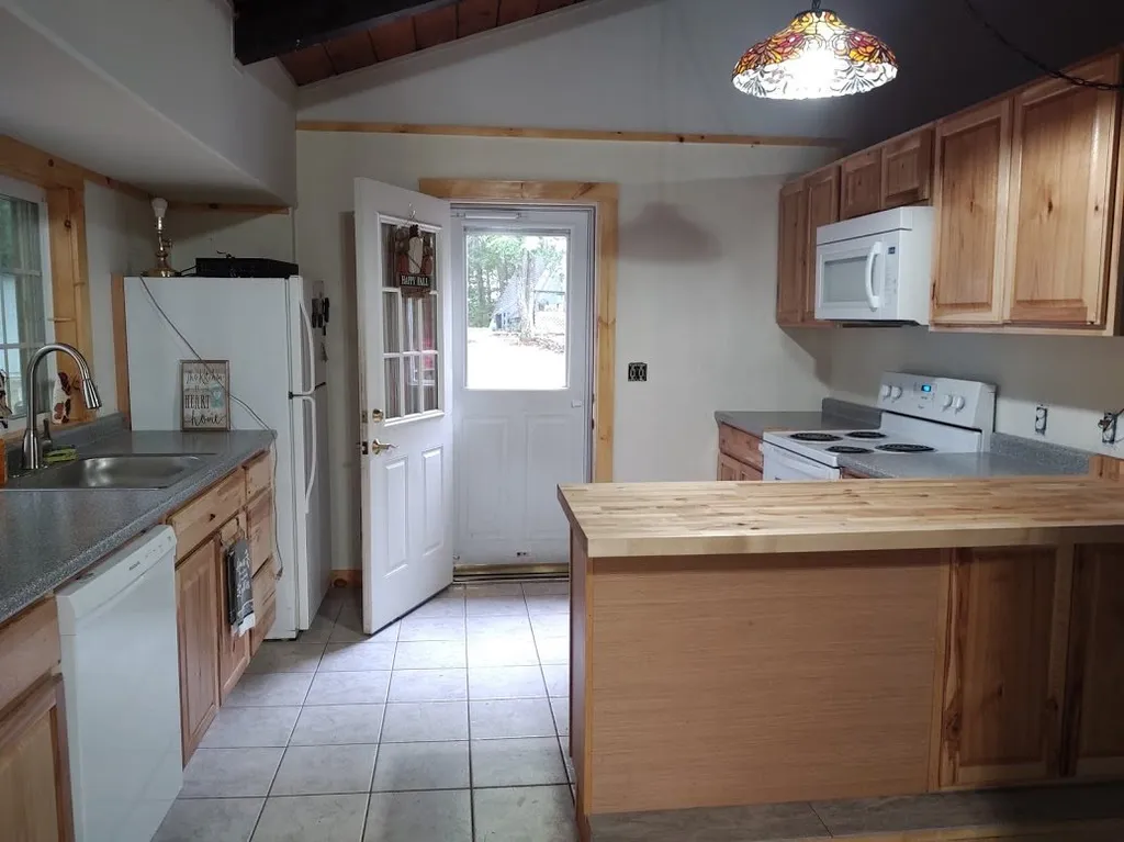 175 Camelot Shore Drive Farmington NH 03835