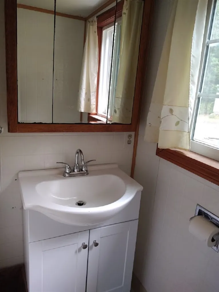 175 Camelot Shore Drive Farmington NH 03835