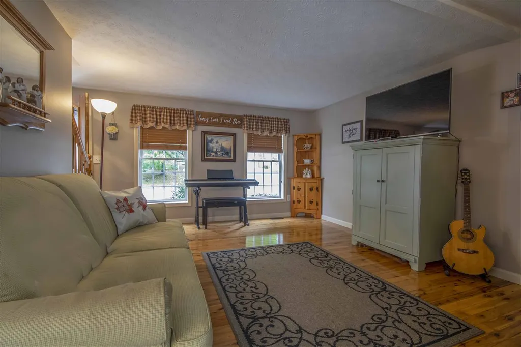 60 Independence Lane Manchester NH 03104