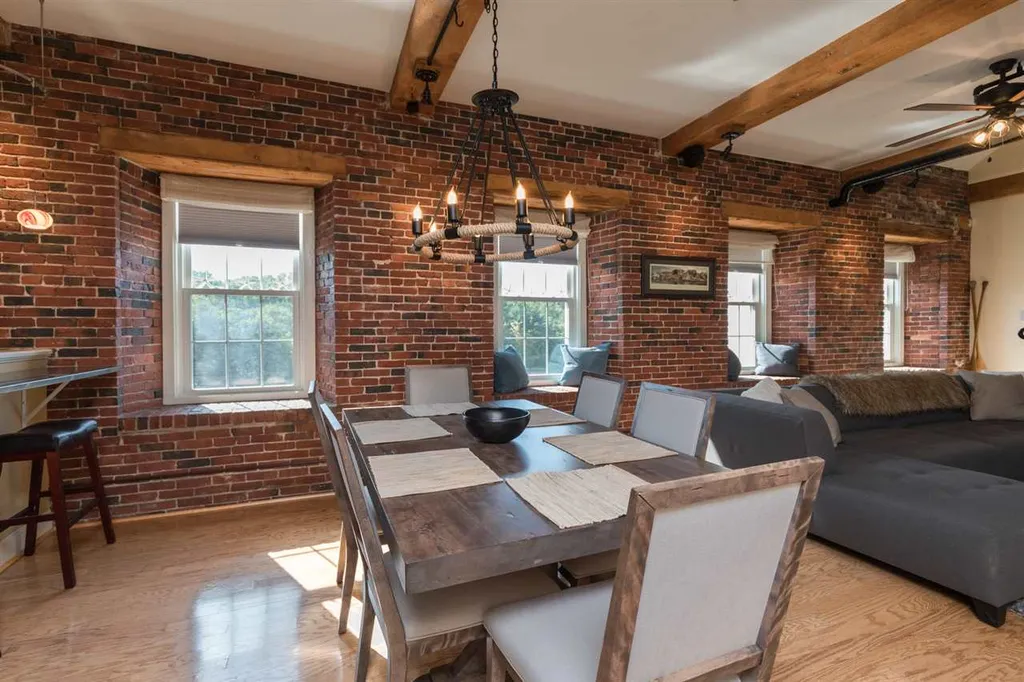 6 Bay Road Newmarket NH 03857