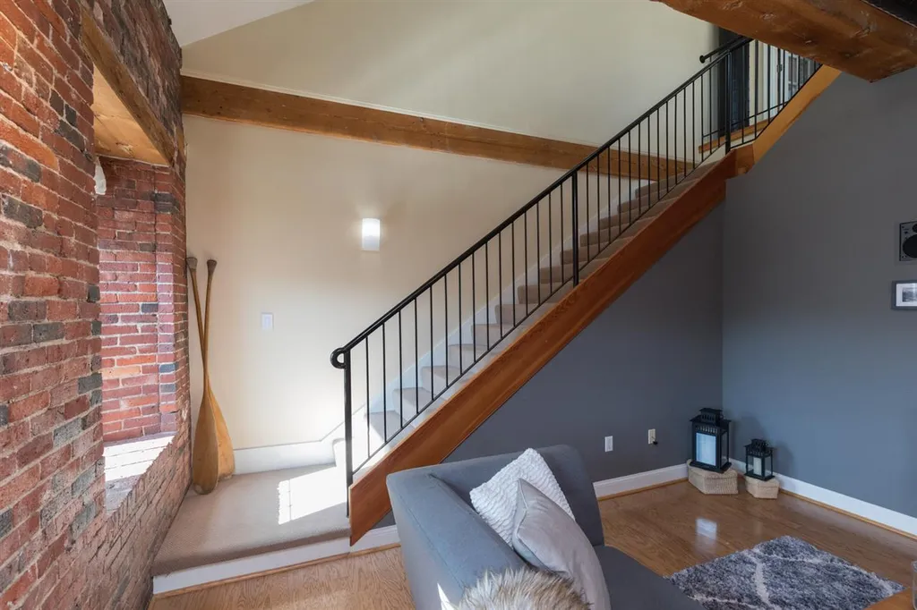 6 Bay Road Newmarket NH 03857