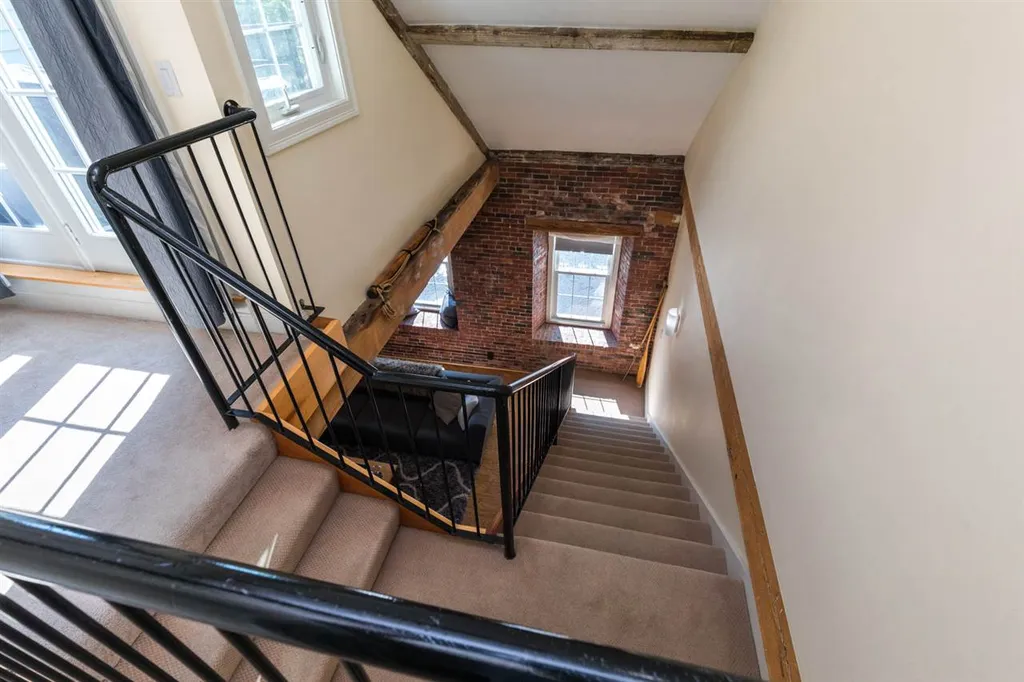6 Bay Road Newmarket NH 03857