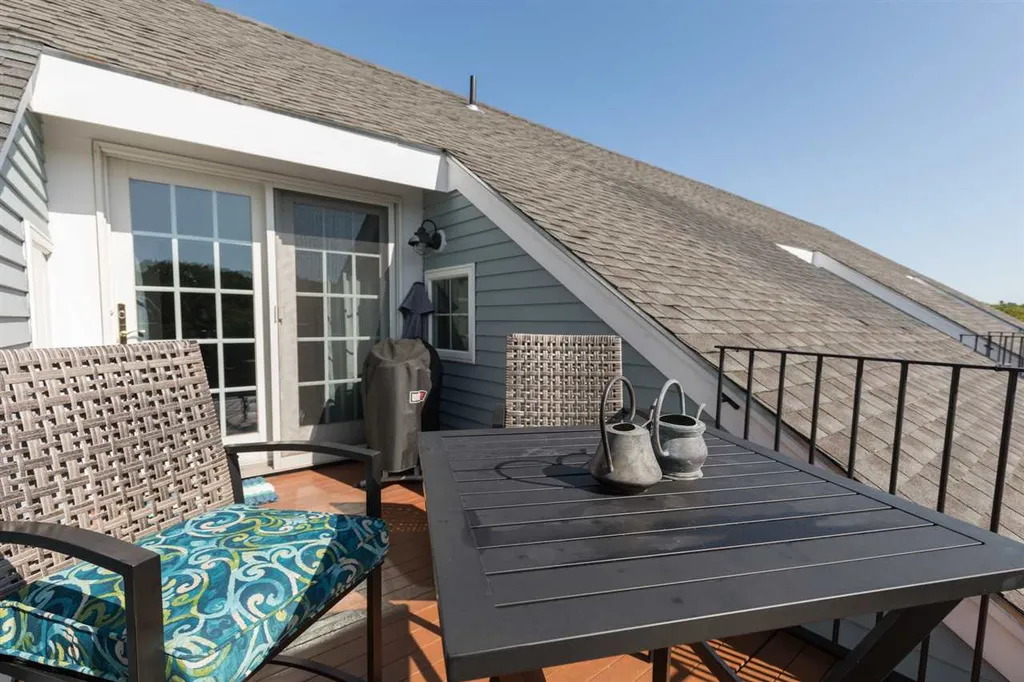 6 Bay Road Newmarket NH 03857