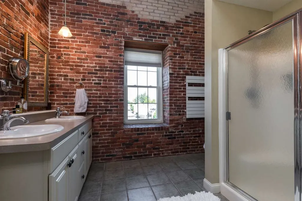 6 Bay Road Newmarket NH 03857