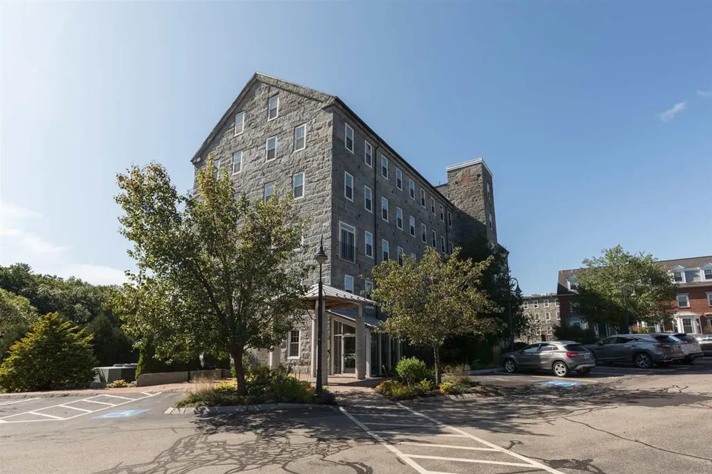 6 Bay Road Newmarket NH 03857
