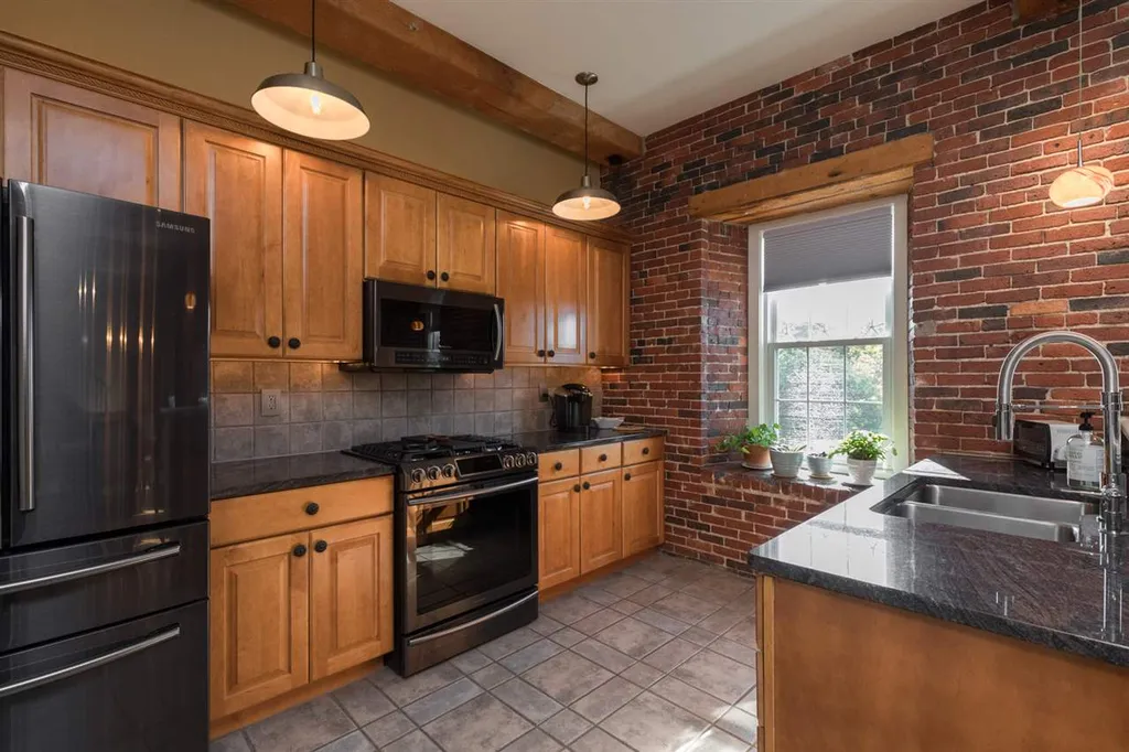 6 Bay Road Newmarket NH 03857