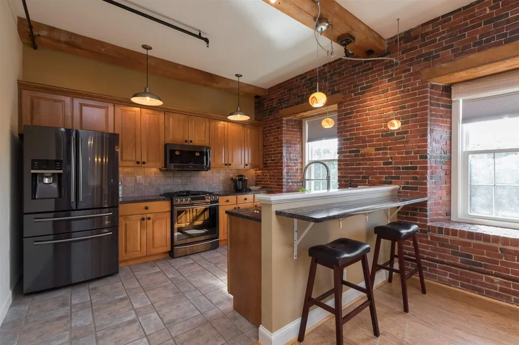 6 Bay Road Newmarket NH 03857
