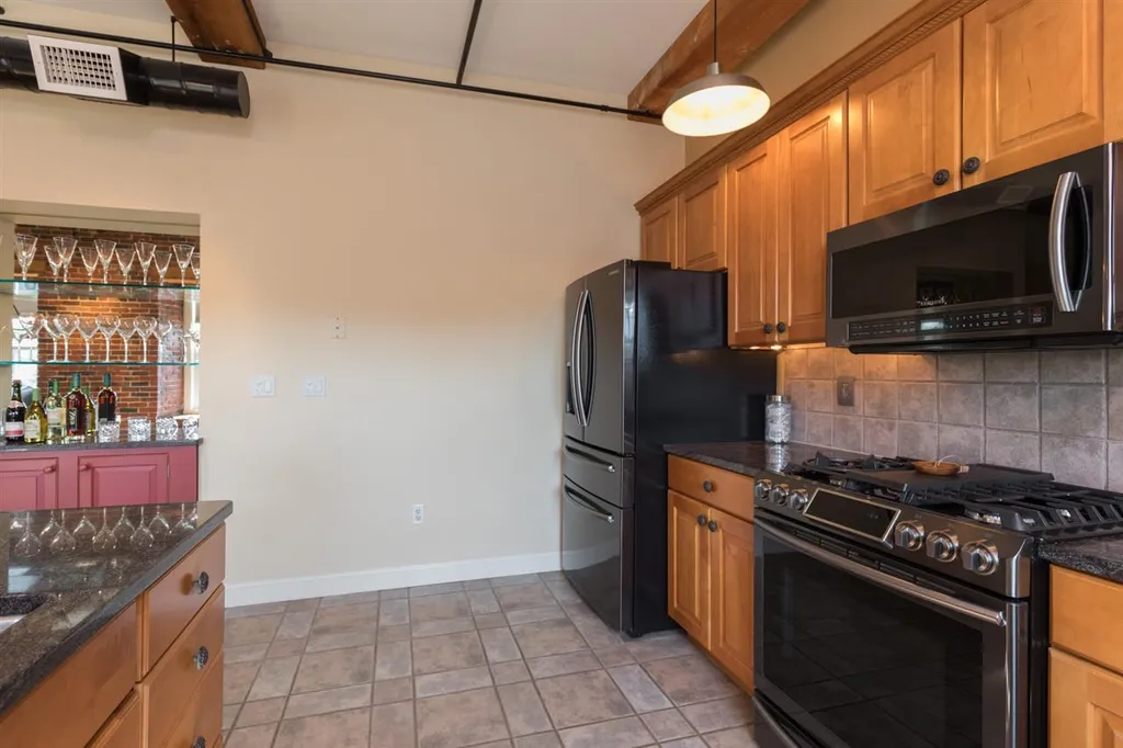 6 Bay Road Newmarket NH 03857