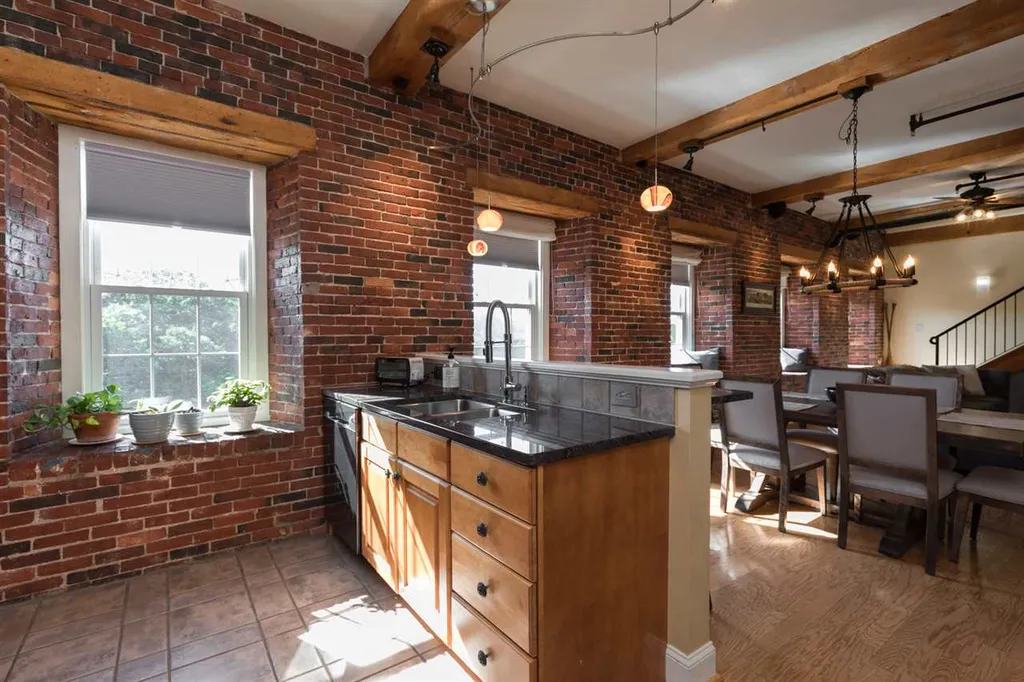 6 Bay Road Newmarket NH 03857
