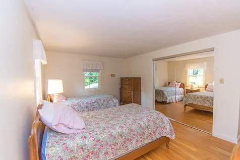 40 Woodridge Road Durham NH 03824